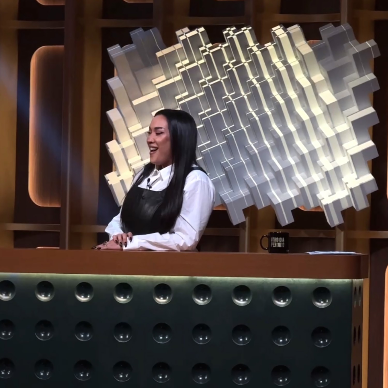 Conductora del programa junto a Trinity en Otro Día Perdido