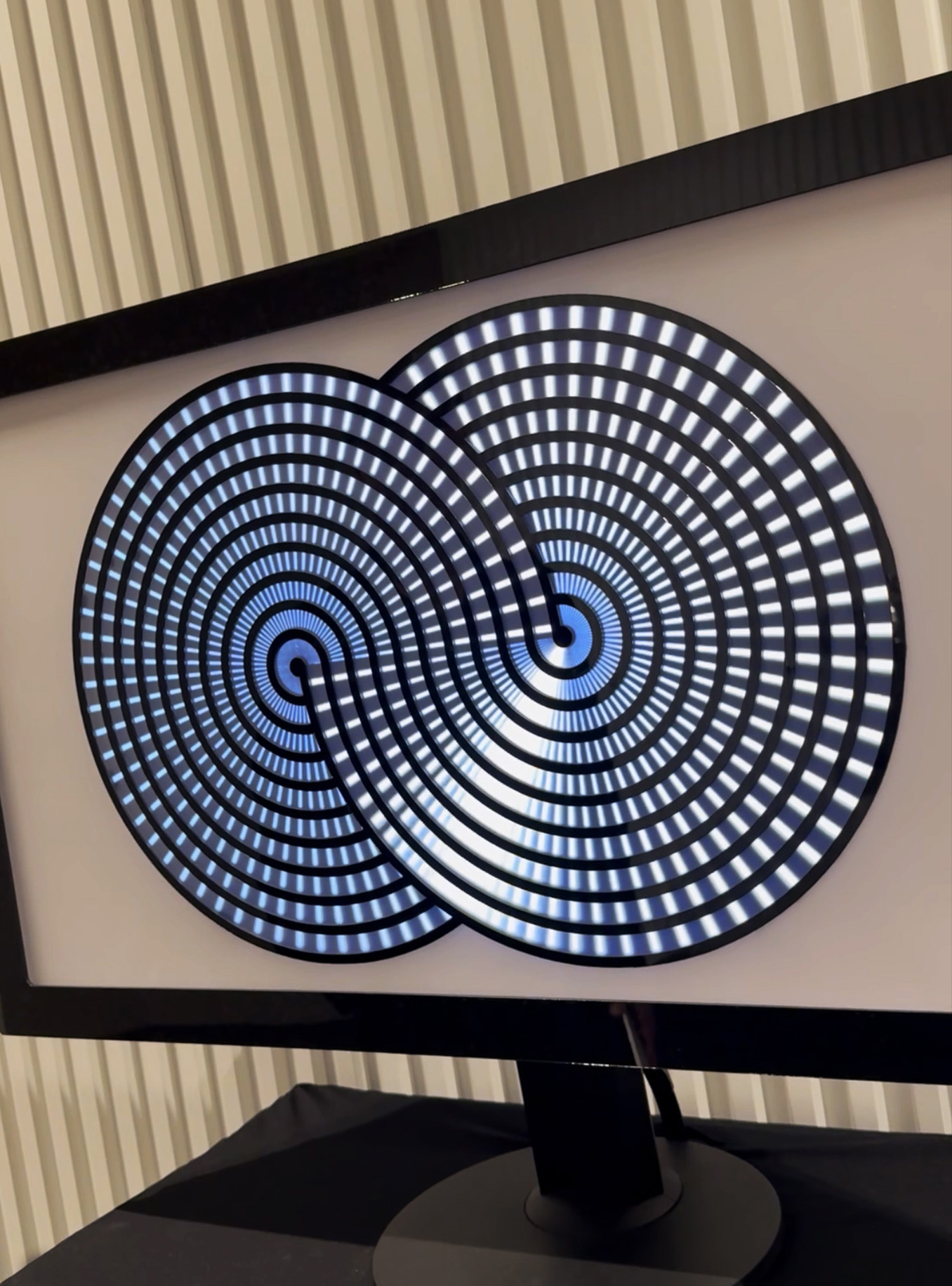Infinity en formato display, pantalla LED vertical
