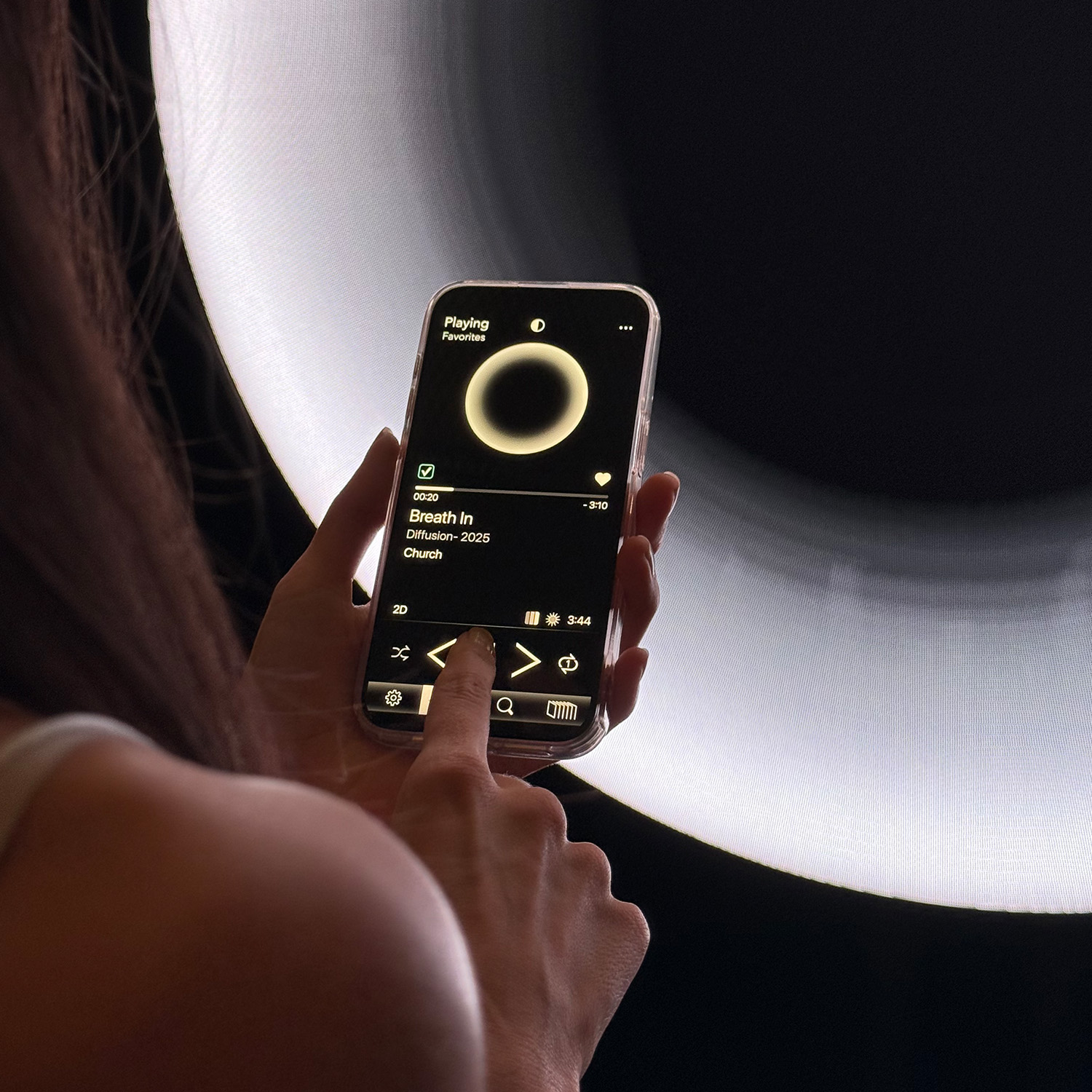 App Light Mirage administrando las visuales de Omni